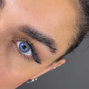 لنز رنگی ویکتوریا مدل دیوا ماوی